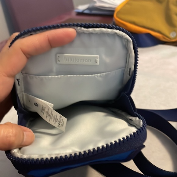 ❤️Lululemon small Nylon cute body bag - Picture 4 of 6